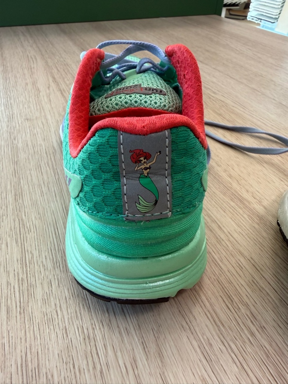 Disney Little Mermaid New Balance 2016 running shoe 8 - Picture 10 of 13